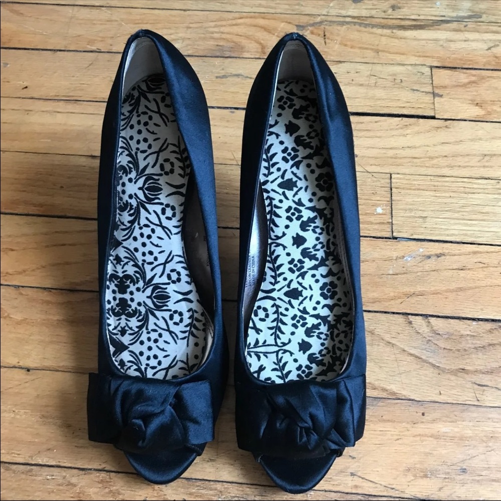 Black Pumps